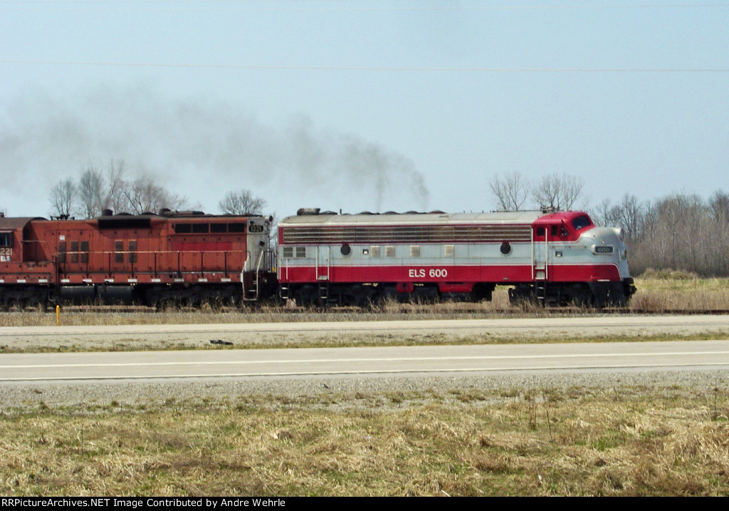 ELS 600 nearing the US Highway 141 grade crossing